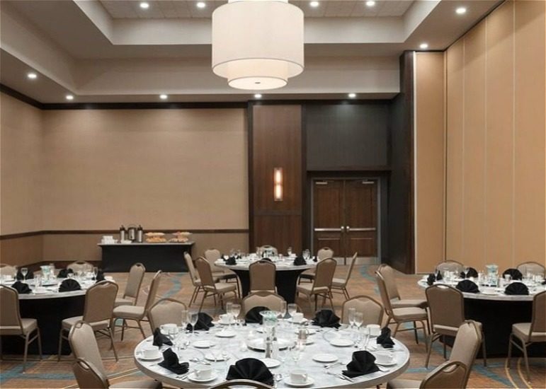 Venue-Naperville-Catering-Rounds
